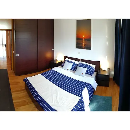 Apt Emilia - Your Holiday With Parking